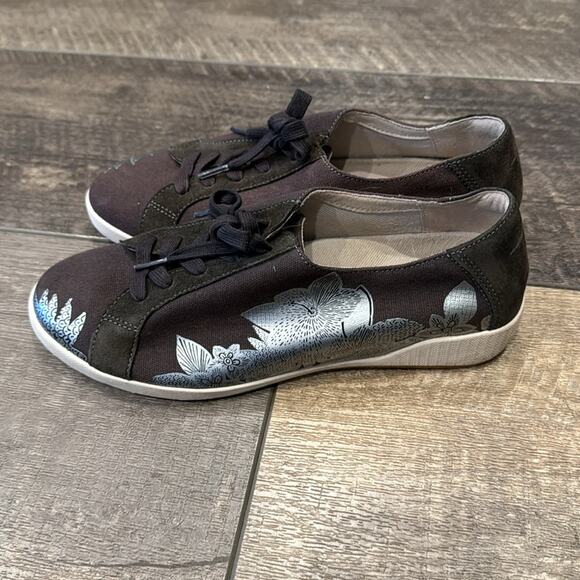 Dansko Olisa Printed Canvas Sneaker Dark Brown Silver Size 8.5-9 - Picture 4 of 11